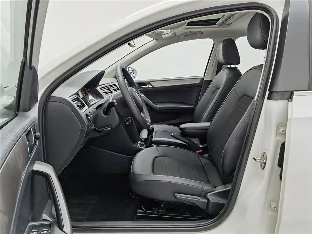 Skoda Rapid Spaceback 2016 — фото 10