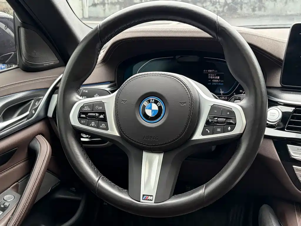 BMW 5 Series New Energy 2022 — фото 8