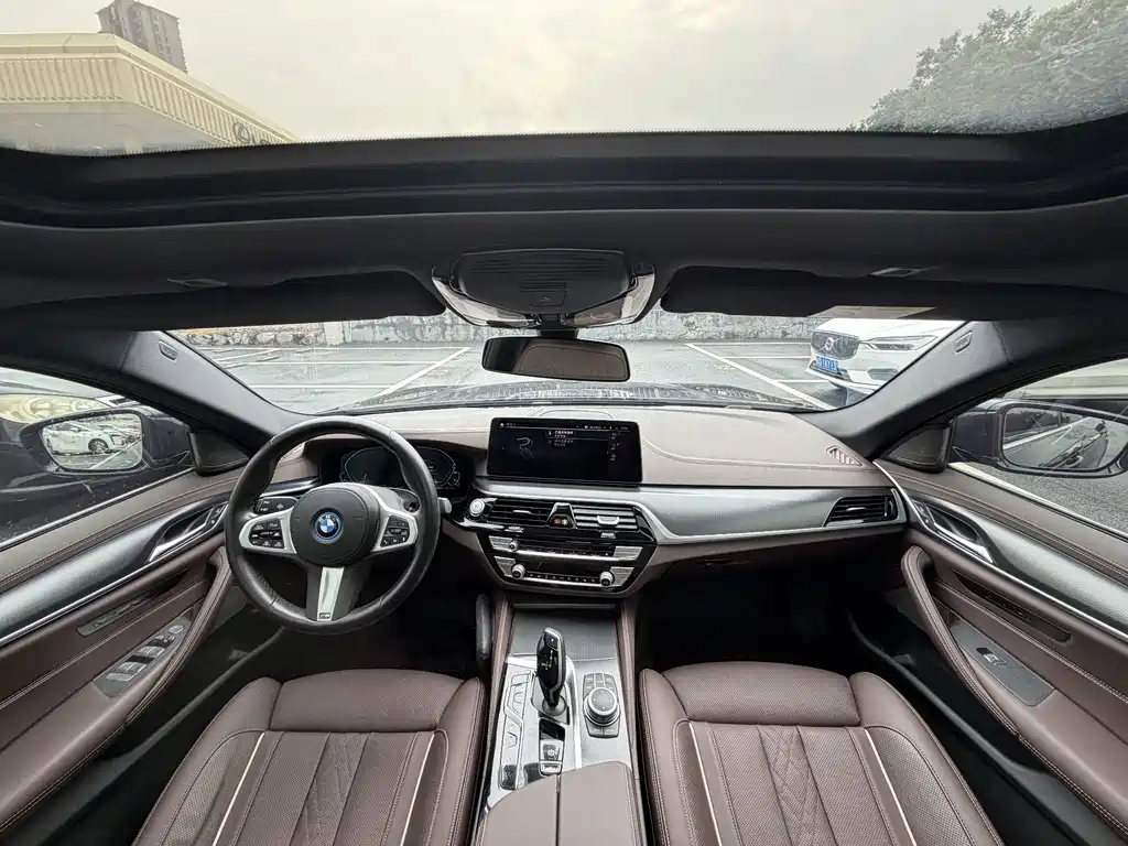 BMW 5 Series New Energy 2022 — фото 11
