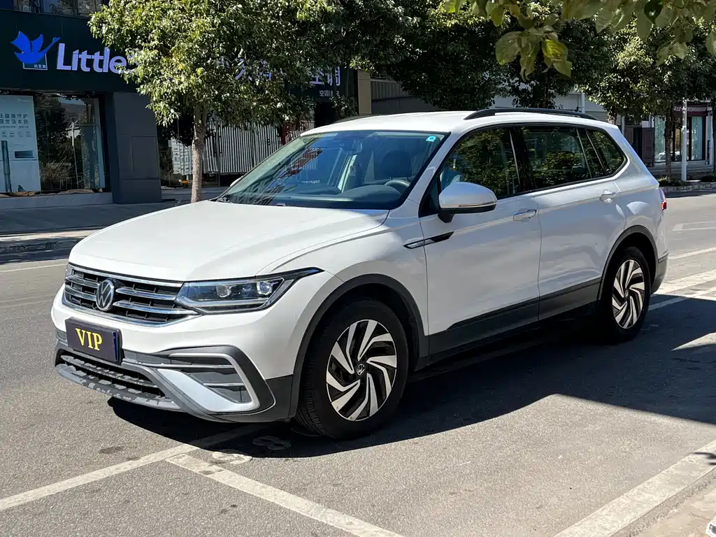 Volkswagen Tiguan L 2022 — фото 1