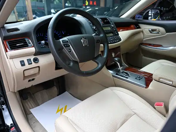 Toyota Crown 2014