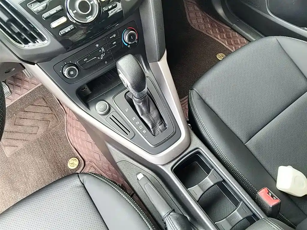 Ford Focus 2017 — фото 14