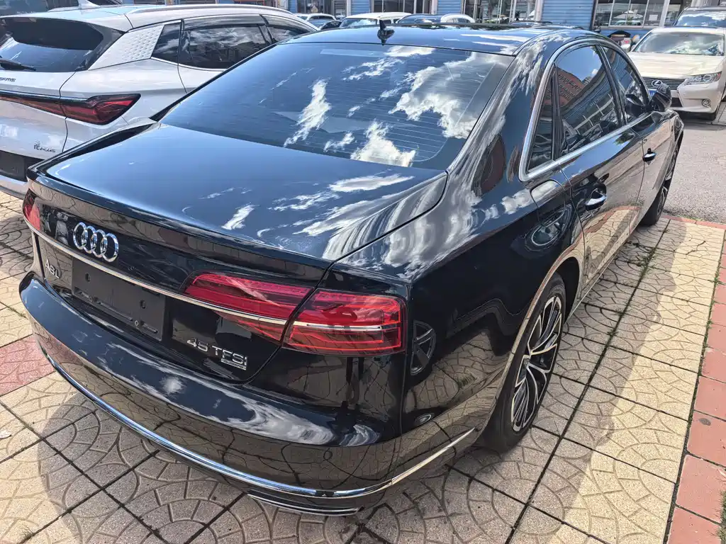 Audi A8 2015 — фото 4