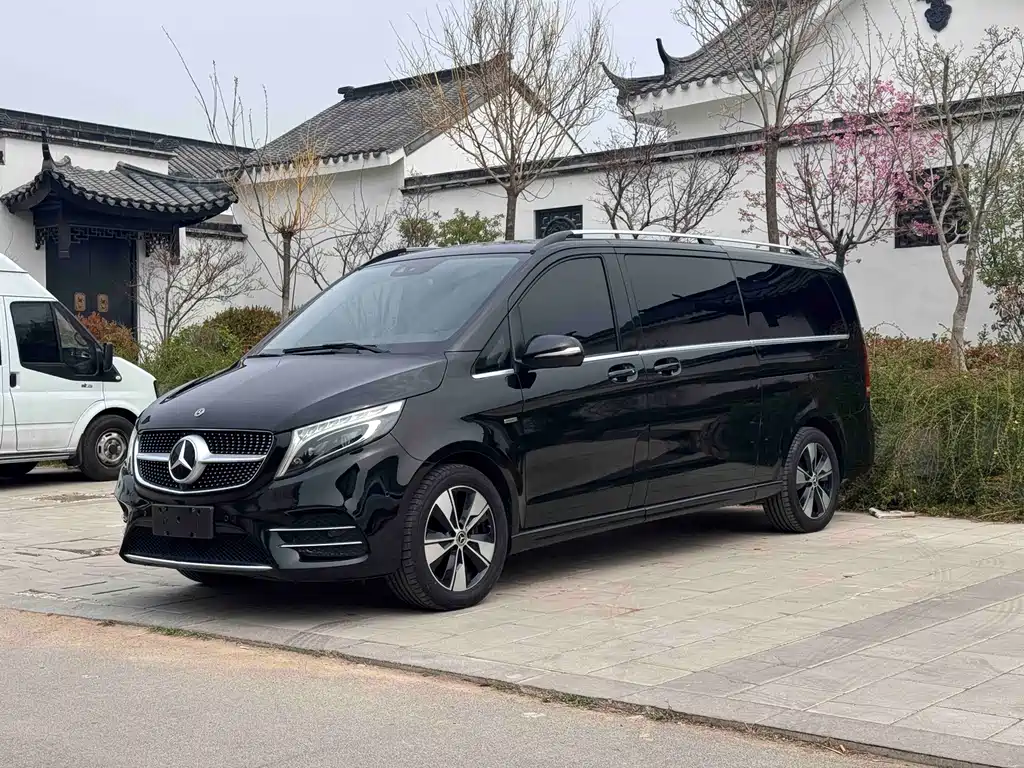 Mercedes-Benz V-Class 2021 — фото 1