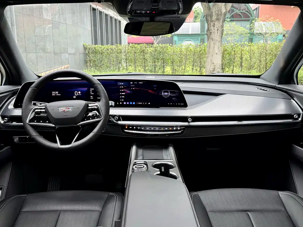 Cadillac XT5 2025 — фото 17