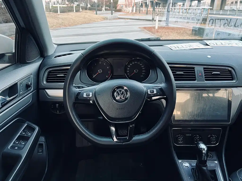 Volkswagen Lavida 2017 — фото 14