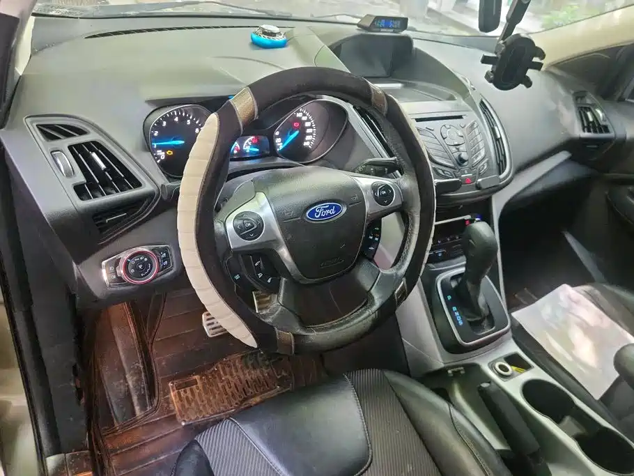 Ford Kuga 2013 — фото 12