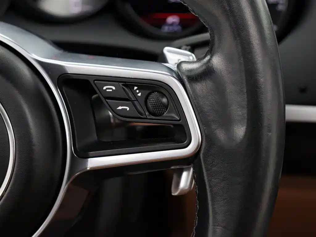 Porsche Cayenne 2016 — фото 16