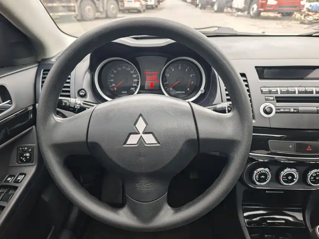 Mitsubishi Lancer EX 2014 — фото 10
