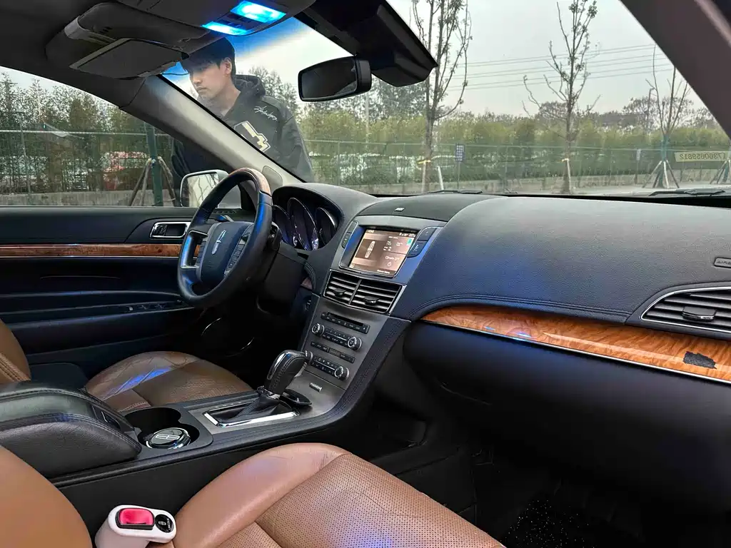 Lincoln MKT 2012 — фото 14