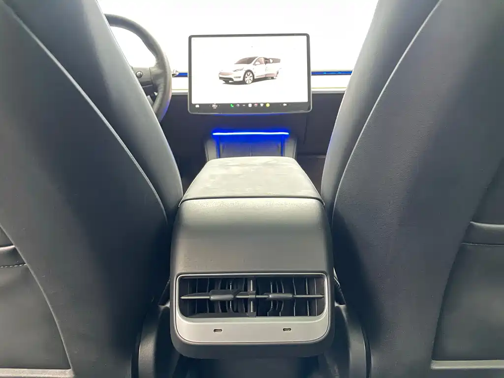 Tesla Model Y 2022 — фото 16