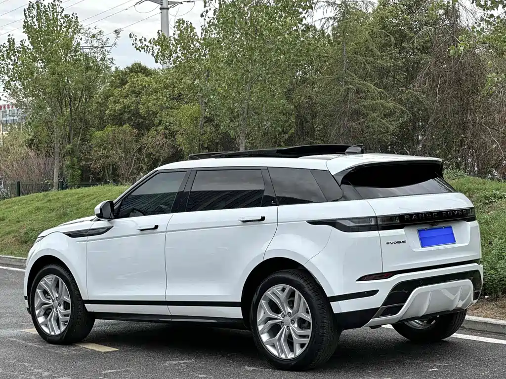 Land Rover Evoque 2023 — фото 13