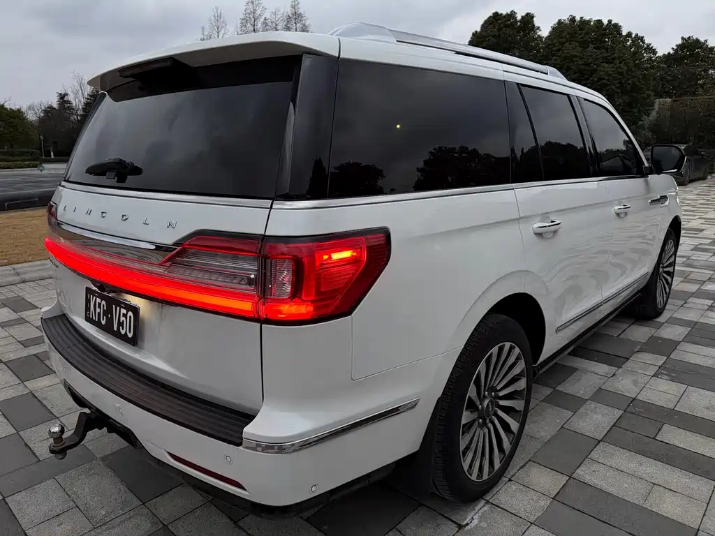 Lincoln Navigator 2020 — фото 8