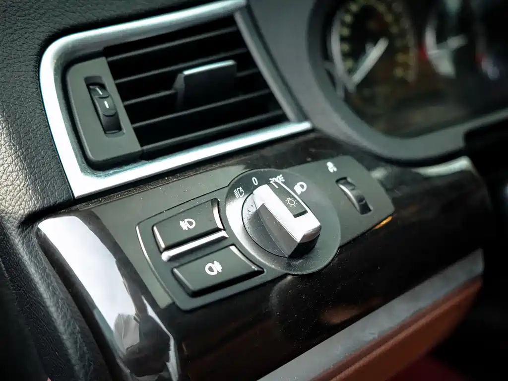 BMW 5 Series GT 2012 — фото 18