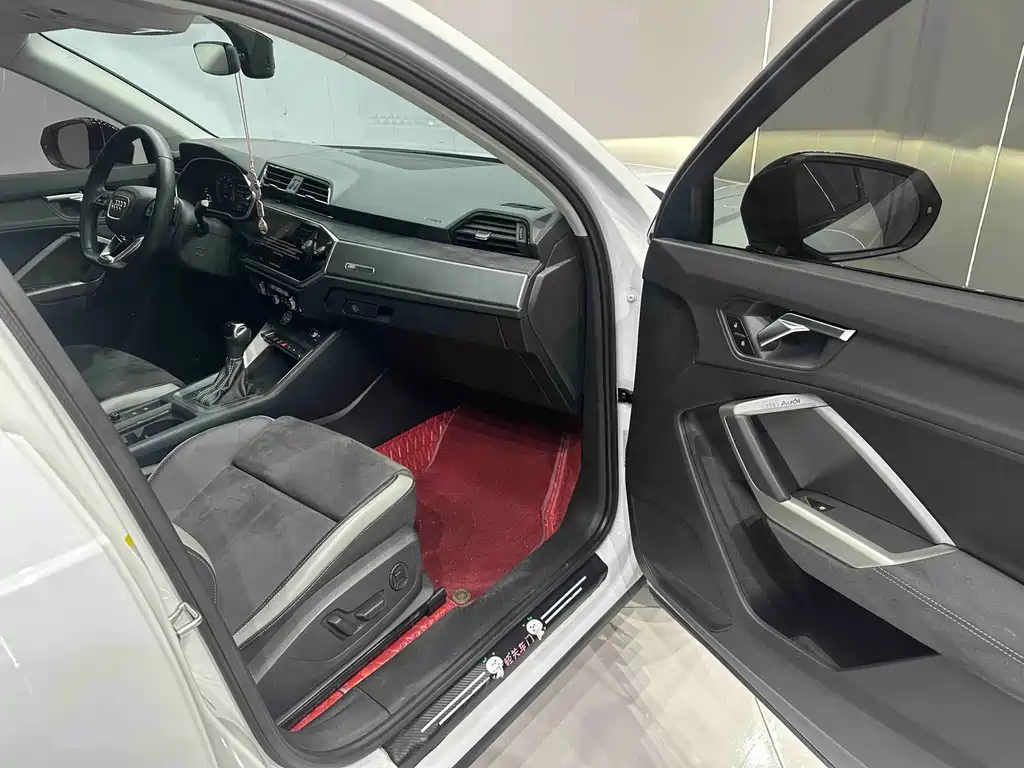 Audi Q3 2022 — фото 18
