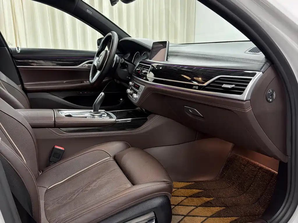 BMW 7 Series 2019 — фото 20