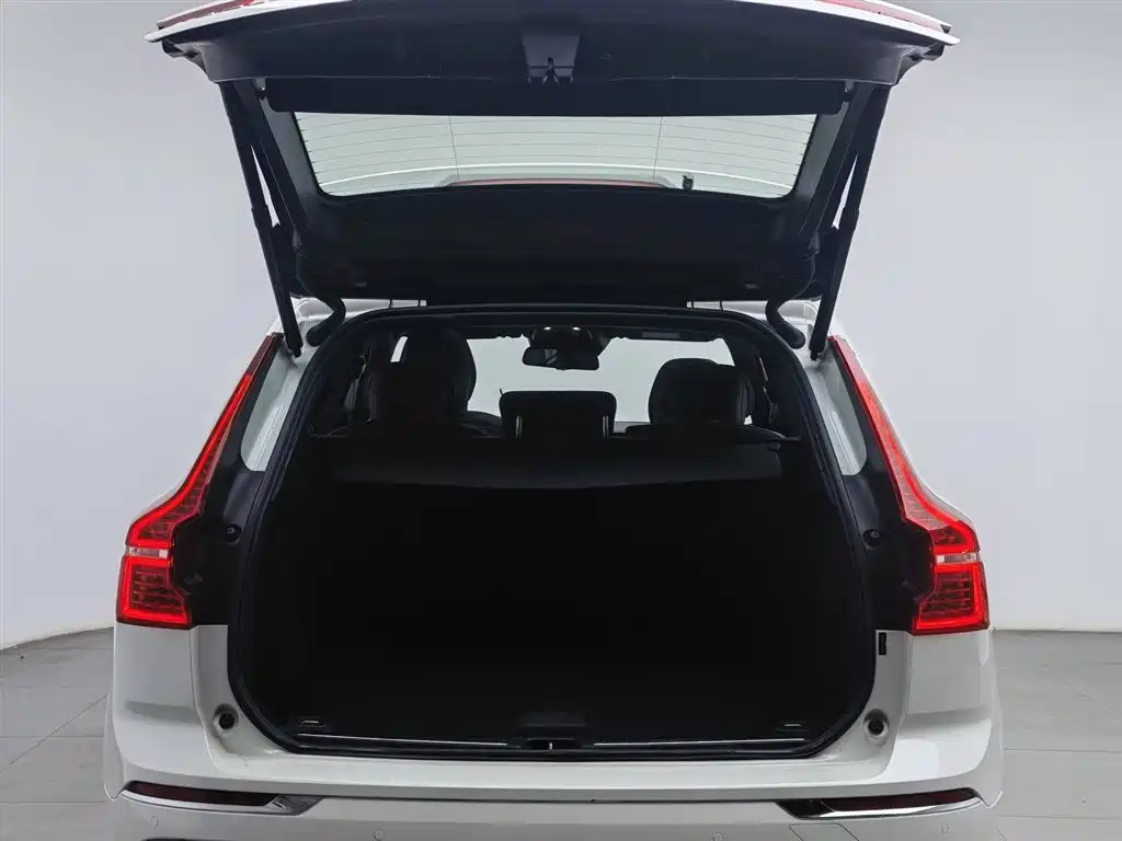 Volvo XC60 2020 — фото 16