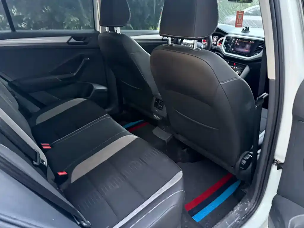 Volkswagen T-Roc 2023
