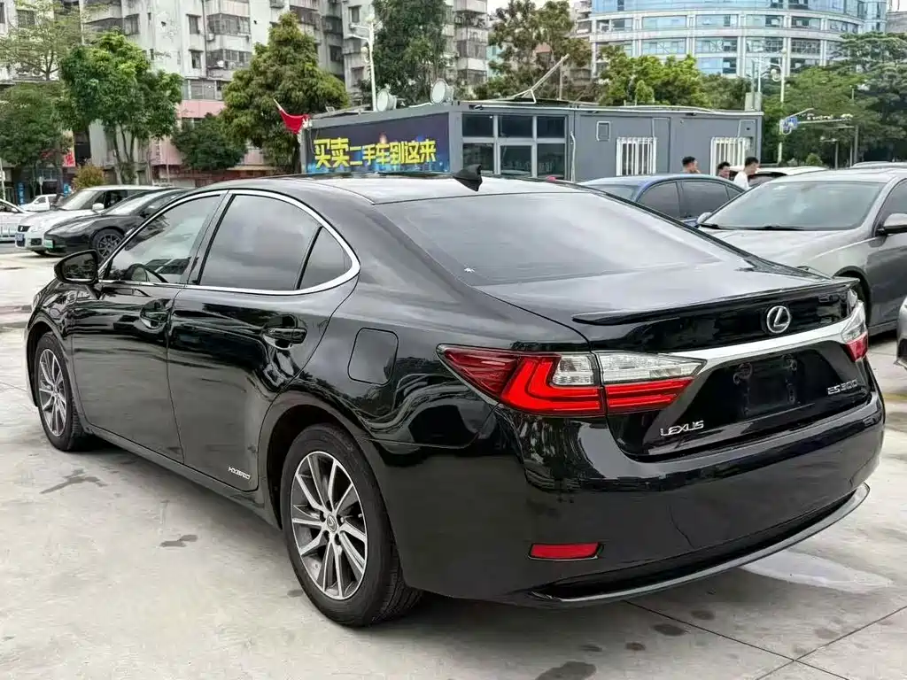 Lexus ES 2017 — фото 4