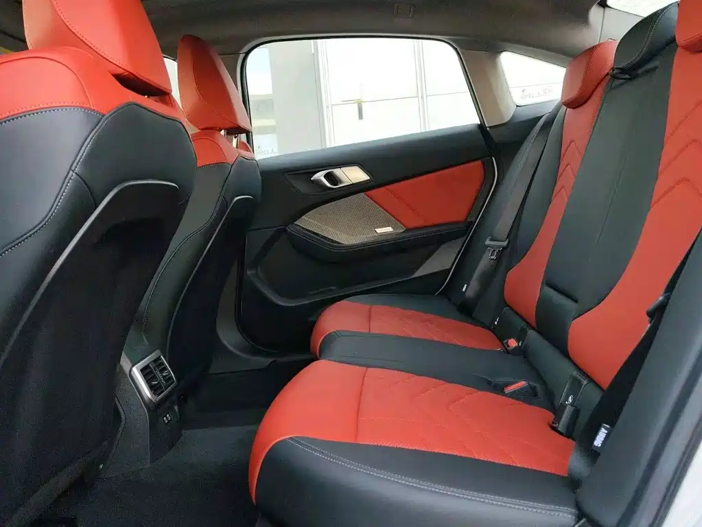 BMW 2 Series 2025 — фото 10