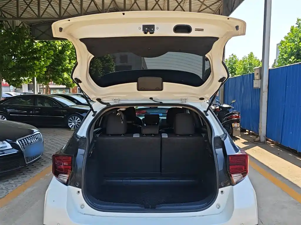 Toyota Yaris L 2022 — фото 19
