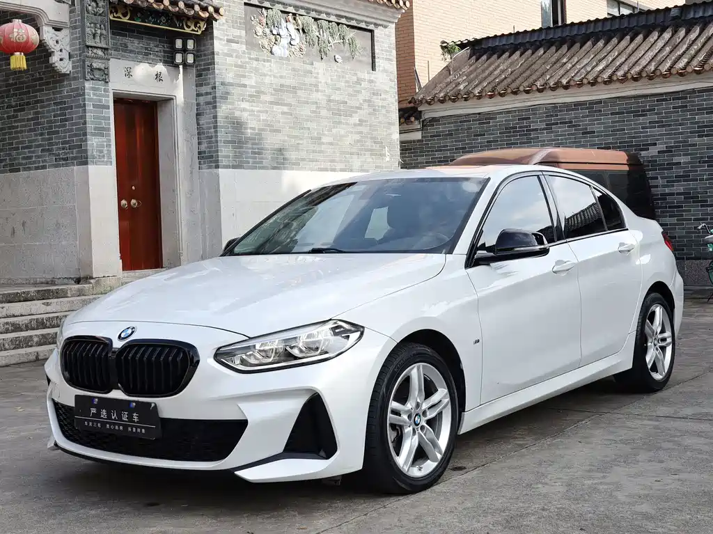 BMW 1 Series 2022 — фото 1