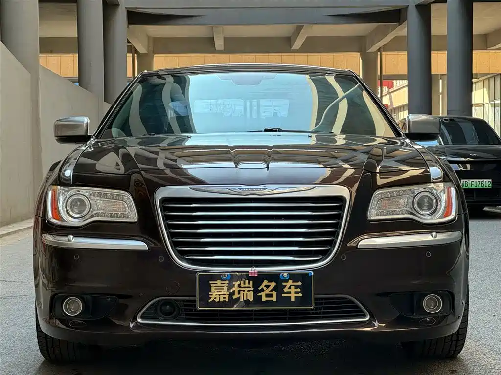 Chrysler 300C 2013 — фото 2