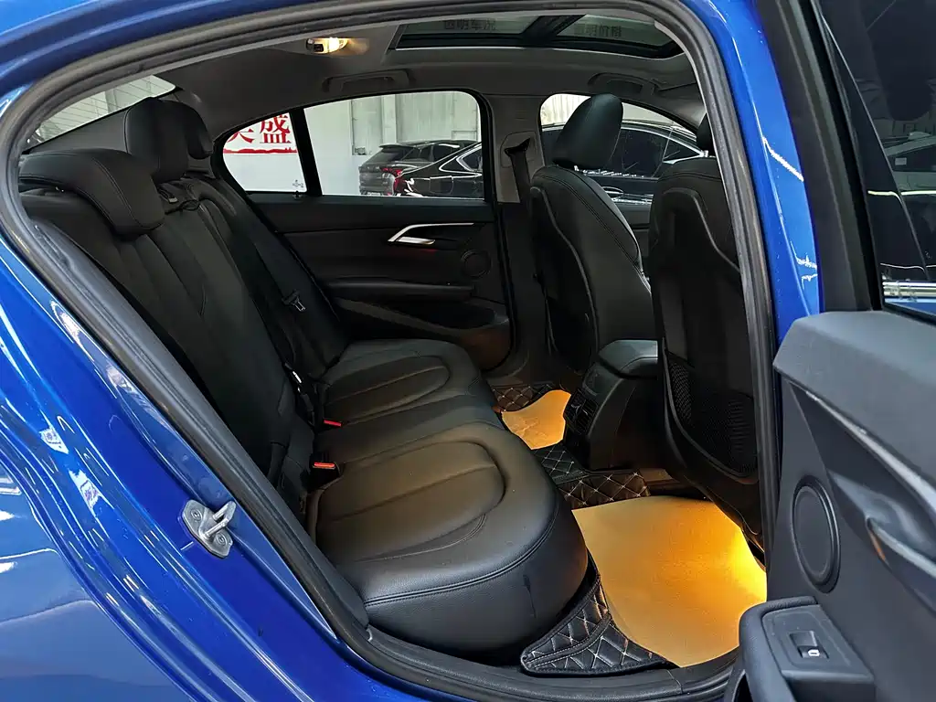 BMW 1 Series 2017 — фото 13