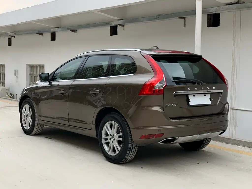 Volvo XC60 2015 — фото 11
