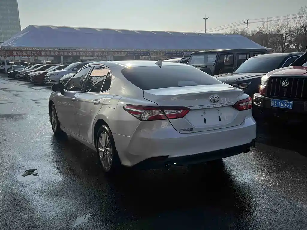 Toyota Camry 2023 — фото 7