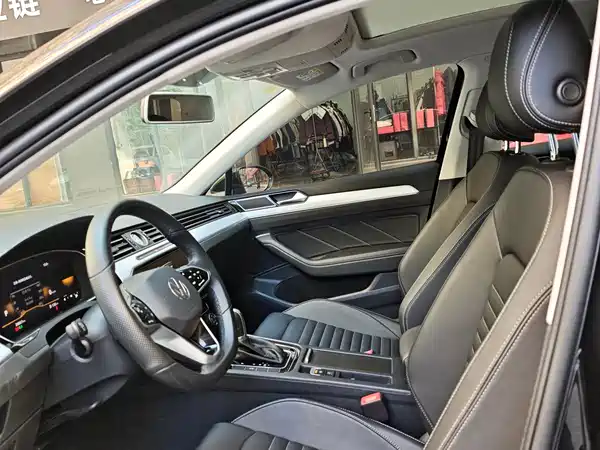 Volkswagen Magotan 2025