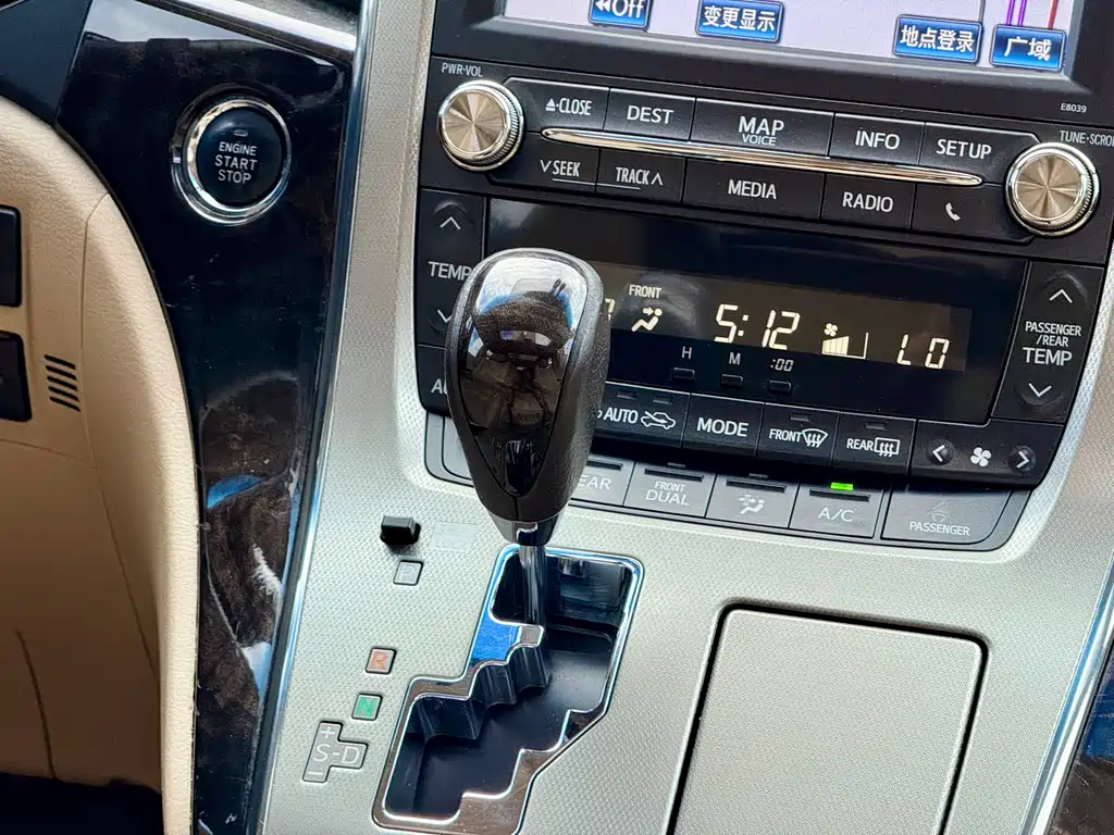 Toyota Alphard 2015 — фото 17