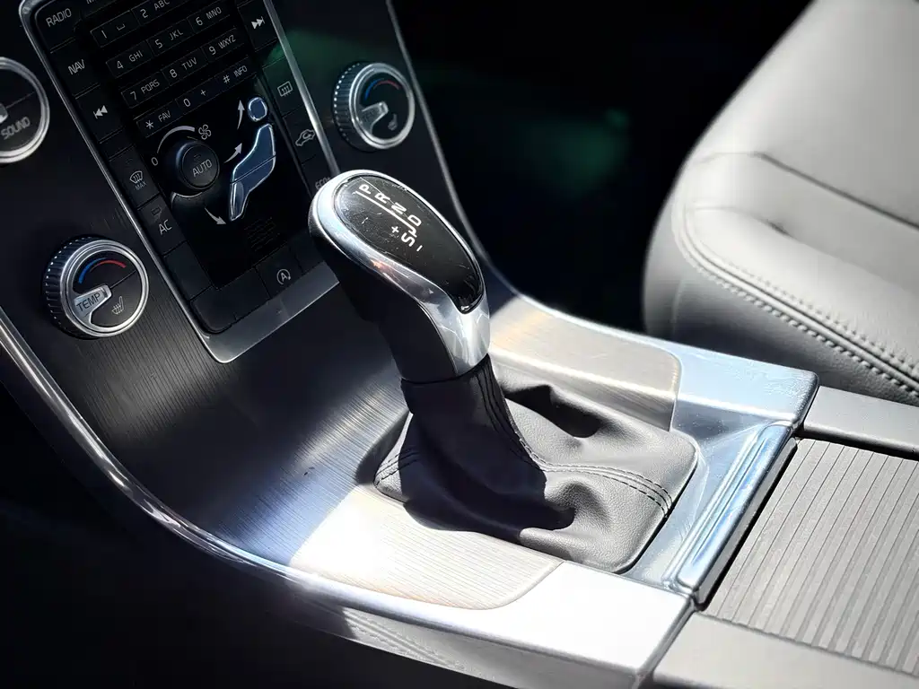 Volvo V60 2016 — фото 11
