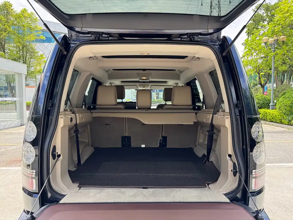 Land Rover Discovery 2014 — фото 11