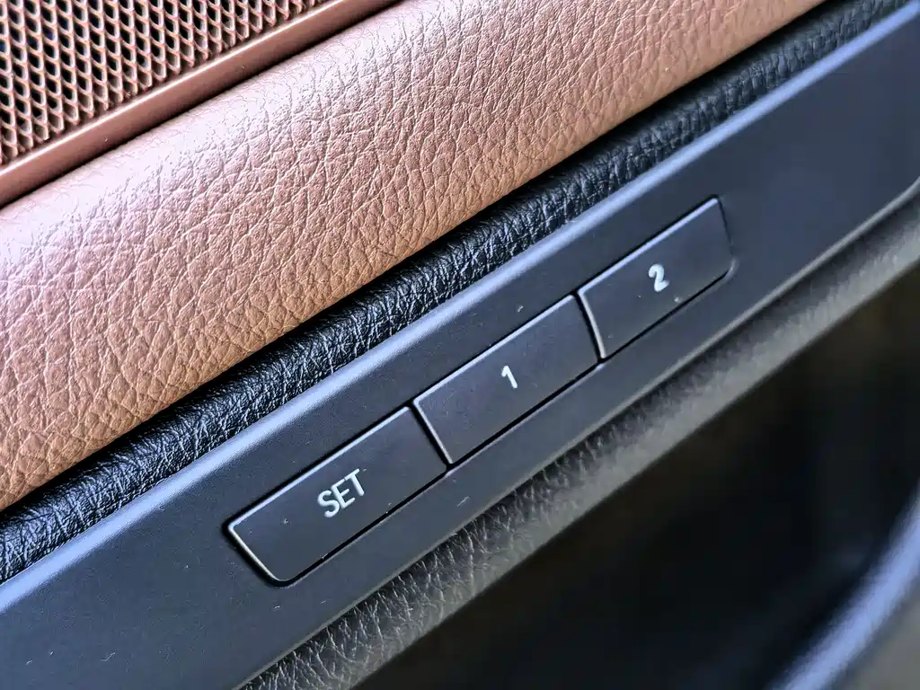 BMW 5 Series 2017 — фото 15