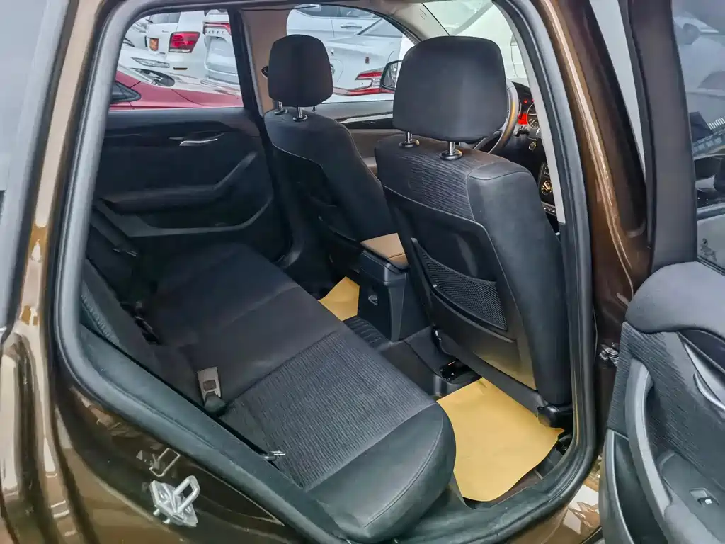 BMW X1 2016 — фото 12