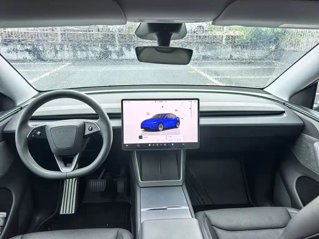 Tesla Model Y 2025 — фото 13