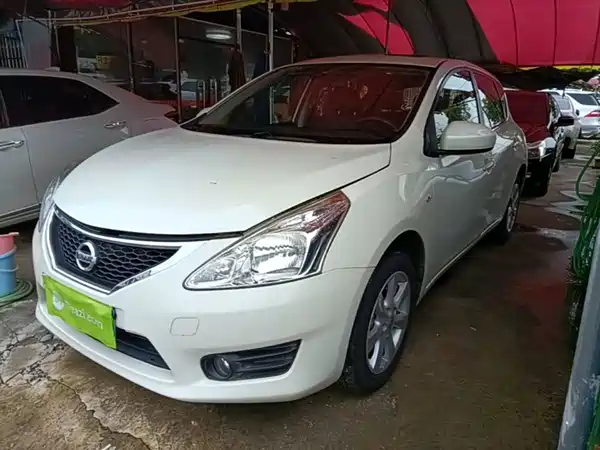 Nissan Tiida 2015