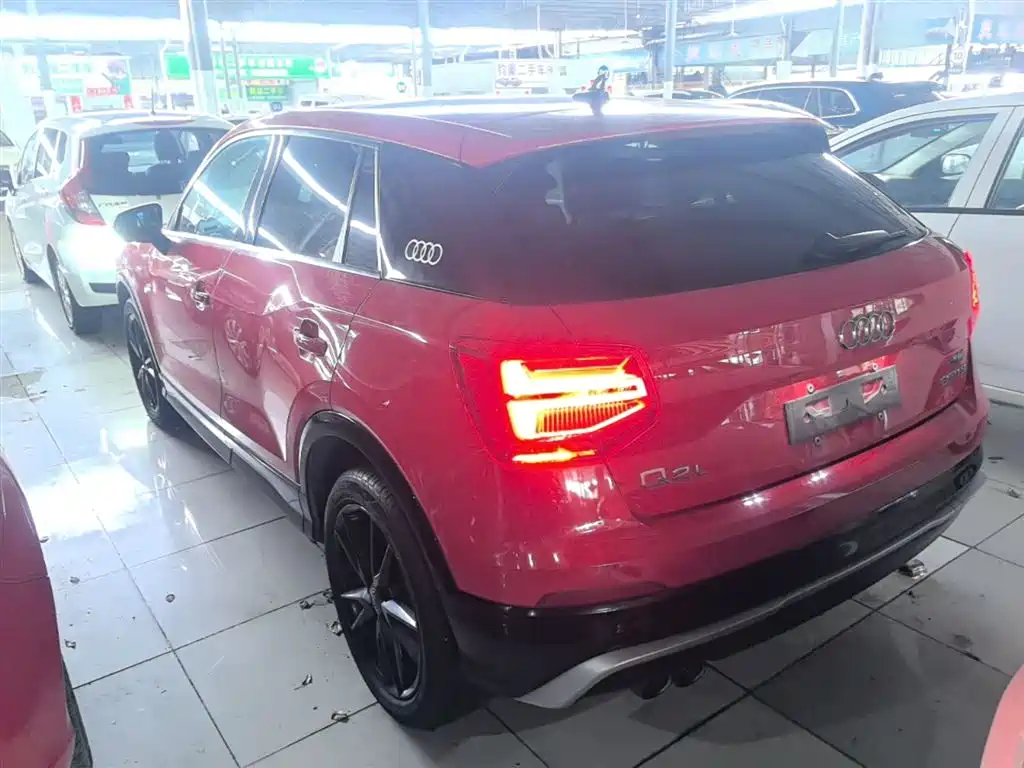 Audi Q2L 2019