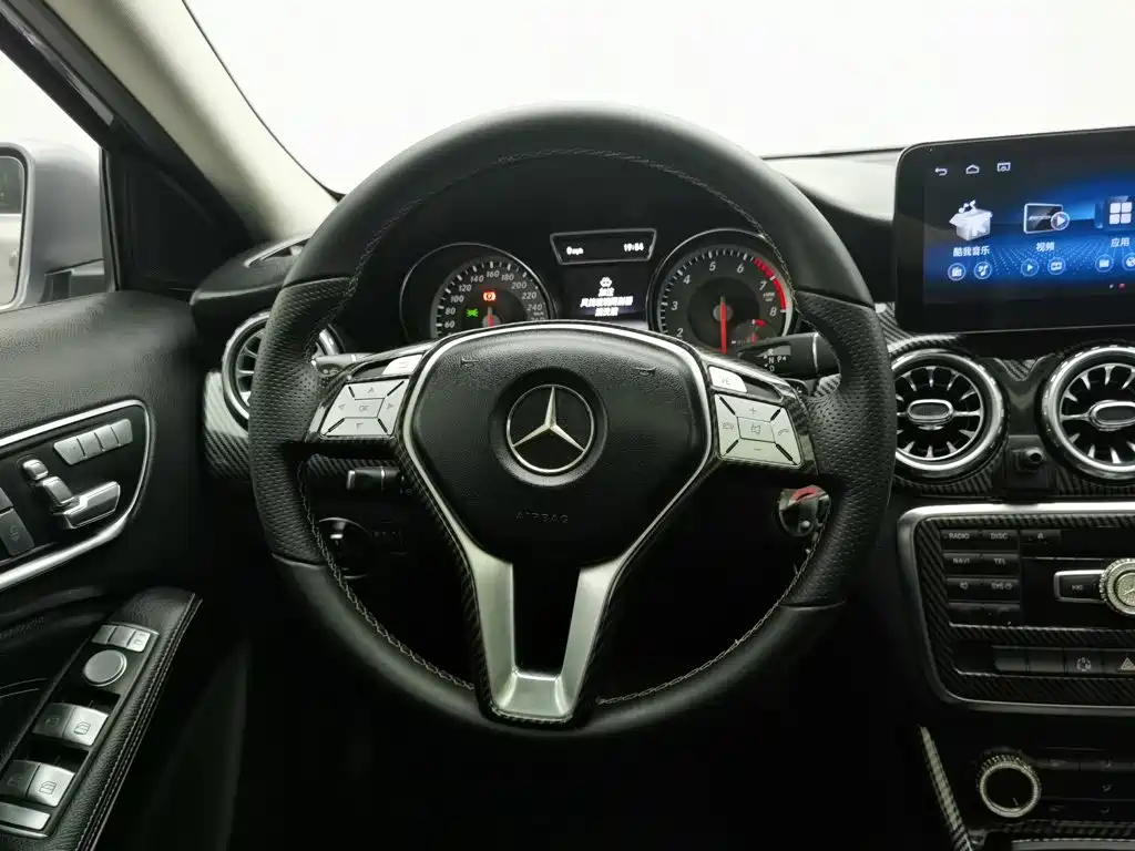 Mercedes-Benz GLA 2015 — фото 11