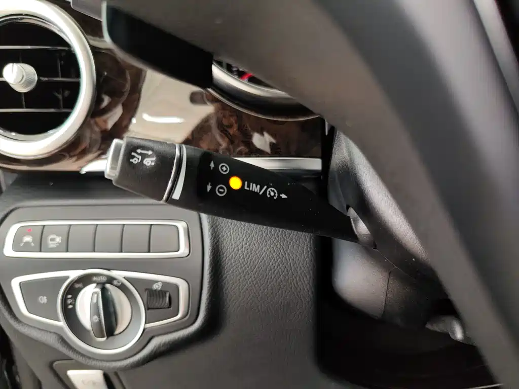 Mercedes-Benz V-Class 2019 — фото 14