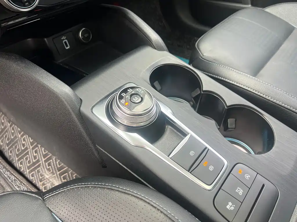 Ford Focus Active 2019 — фото 8