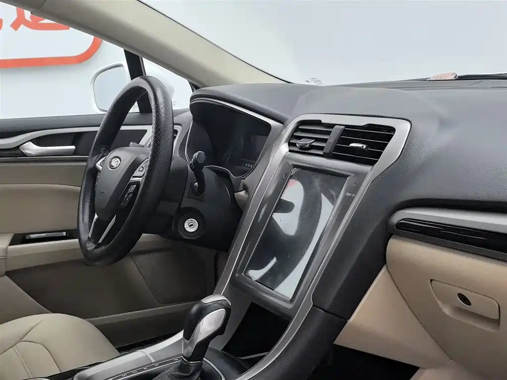 Ford Mondeo 2015 — фото 22