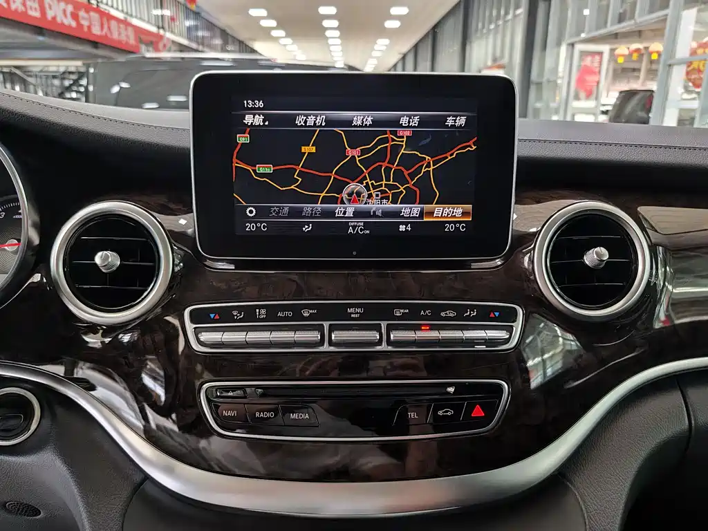 Mercedes-Benz V-Class 2019 — фото 11