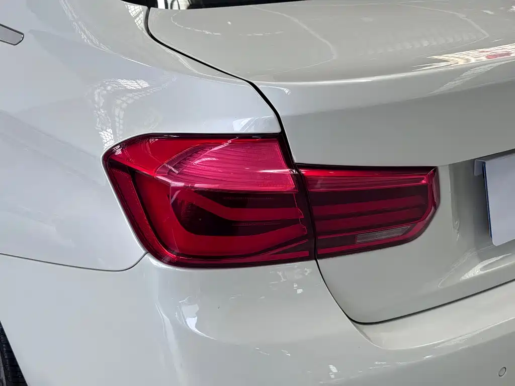 BMW 3 Series 2017 — фото 29
