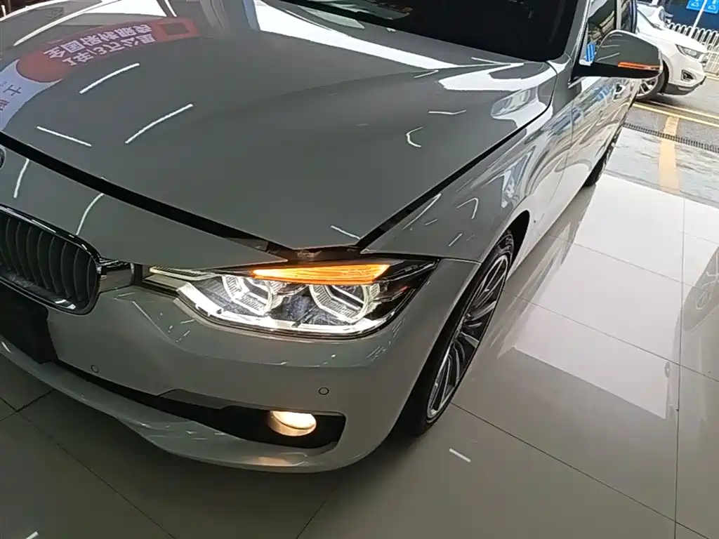 BMW 3 Series 2019 — фото 24