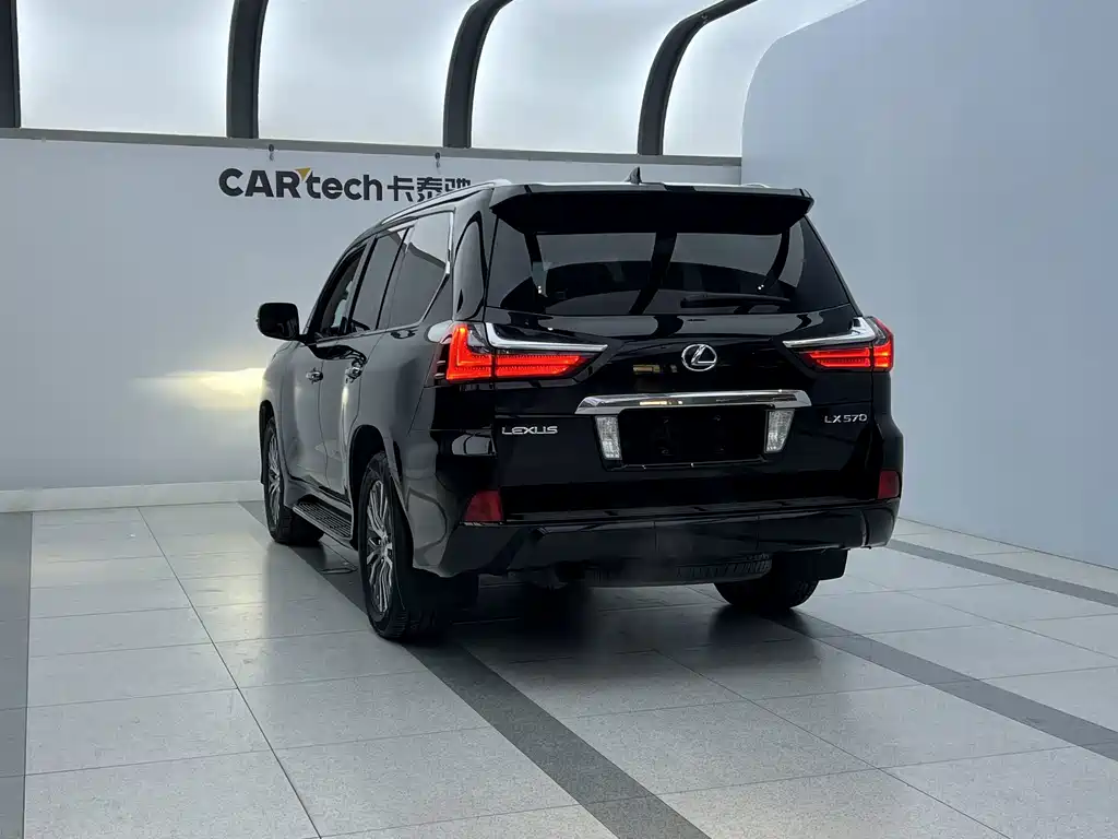 Lexus LX 2017 — фото 17