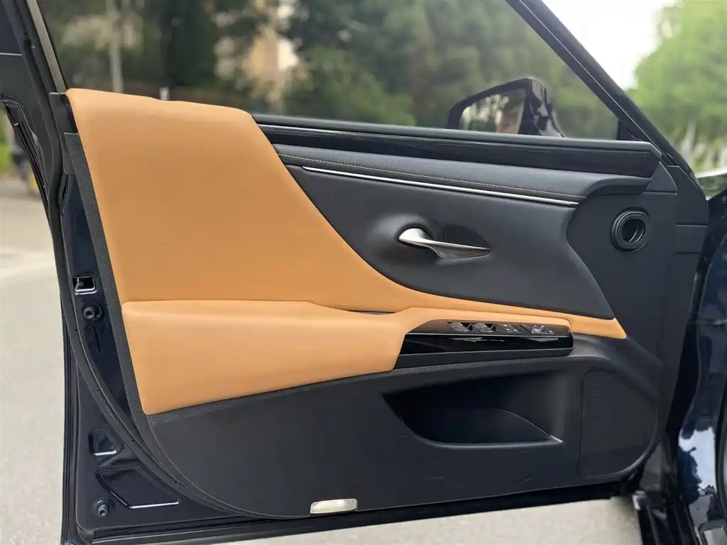 Lexus ES 2023 — фото 18