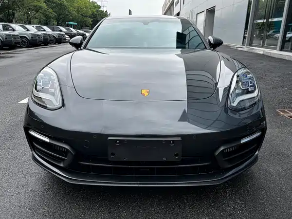 Porsche Panamera 2023