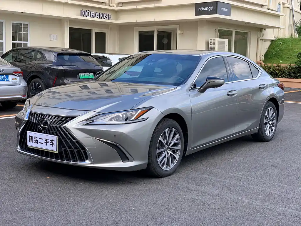 Lexus ES 2024